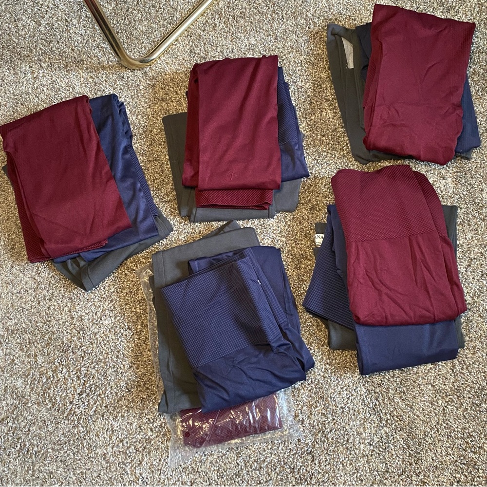 Mixed Activewear Leggings and Tops in Burgundy, Navy, and Gray(3 pairs)